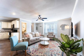 Modern Home 10 minutes from Dickson St & U of A